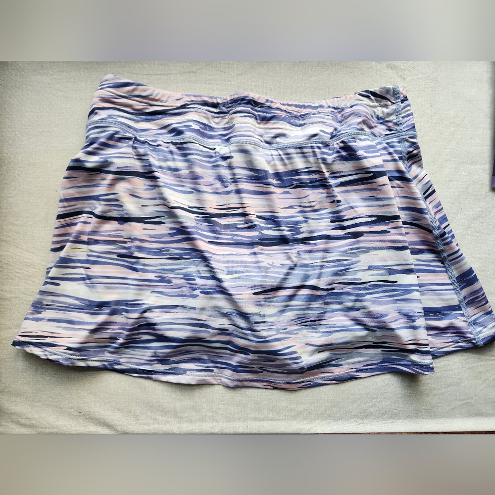 NWOT SkirtSports Lotta breeze - Picture 3 of 3